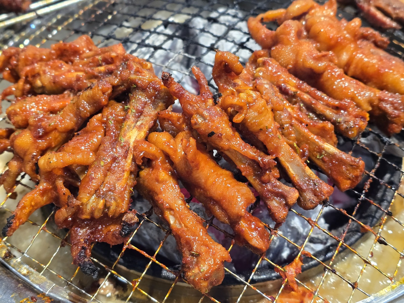 구울래머글래 숯불에 데우는 맵닭튤립닭발