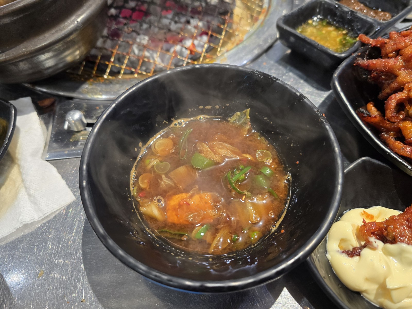 구울래머글래 된장찌개를 덜어놓은 모습