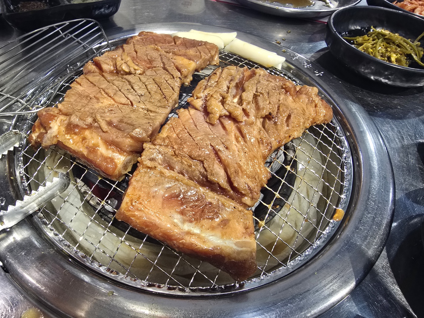 춘천 구울래머글래 다 구워진 돼지양념갈비