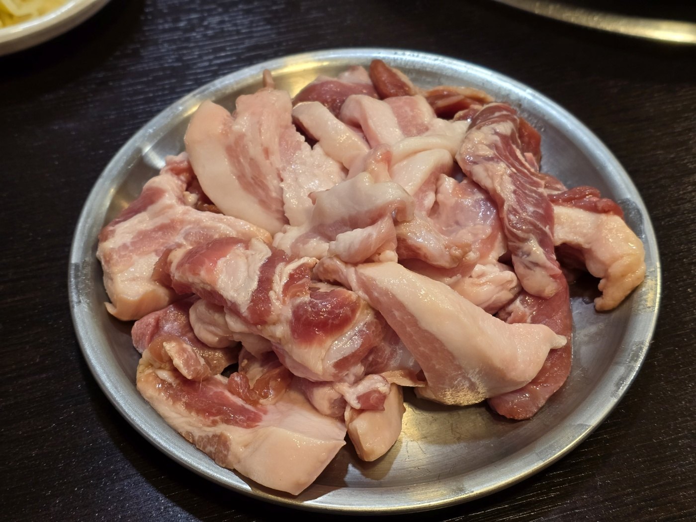 춘천 장대박 숯불구이 특수부위 모듬 생고기 한 접시