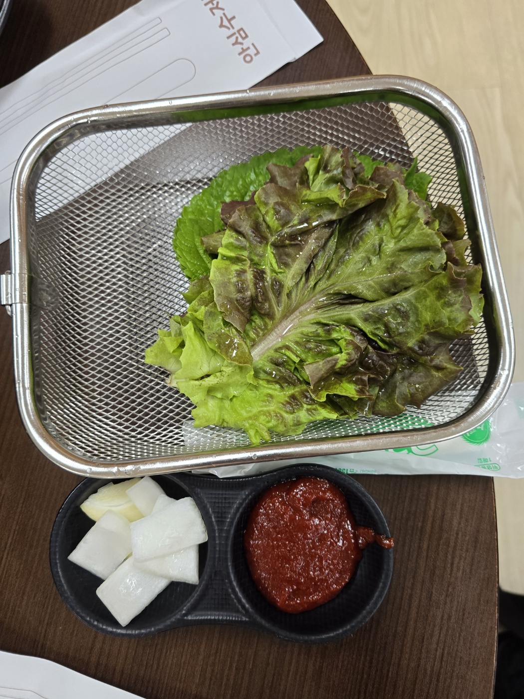 춘천 후평1번지닭갈비 쌈채소와 마늘 양파 쌈장