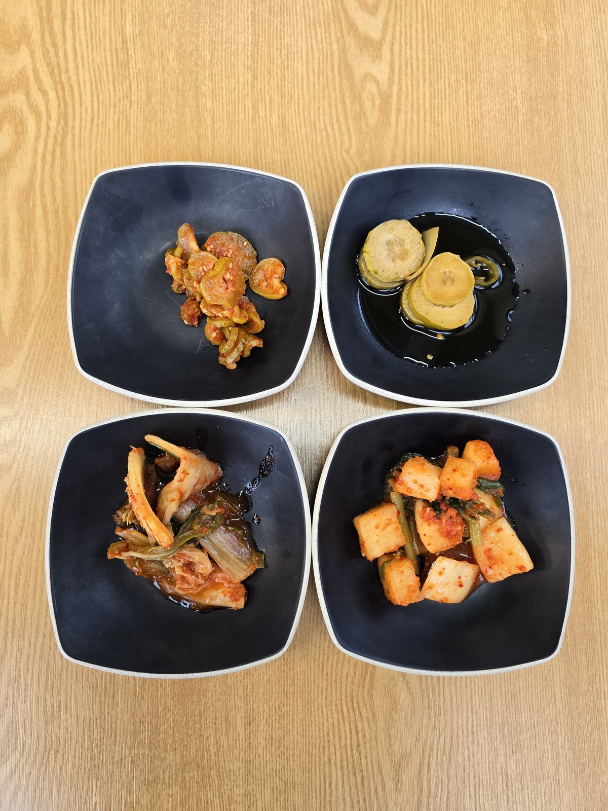 춘천 설해옥 반찬 4종 김치 깍두기 오이지 오이짱아찌