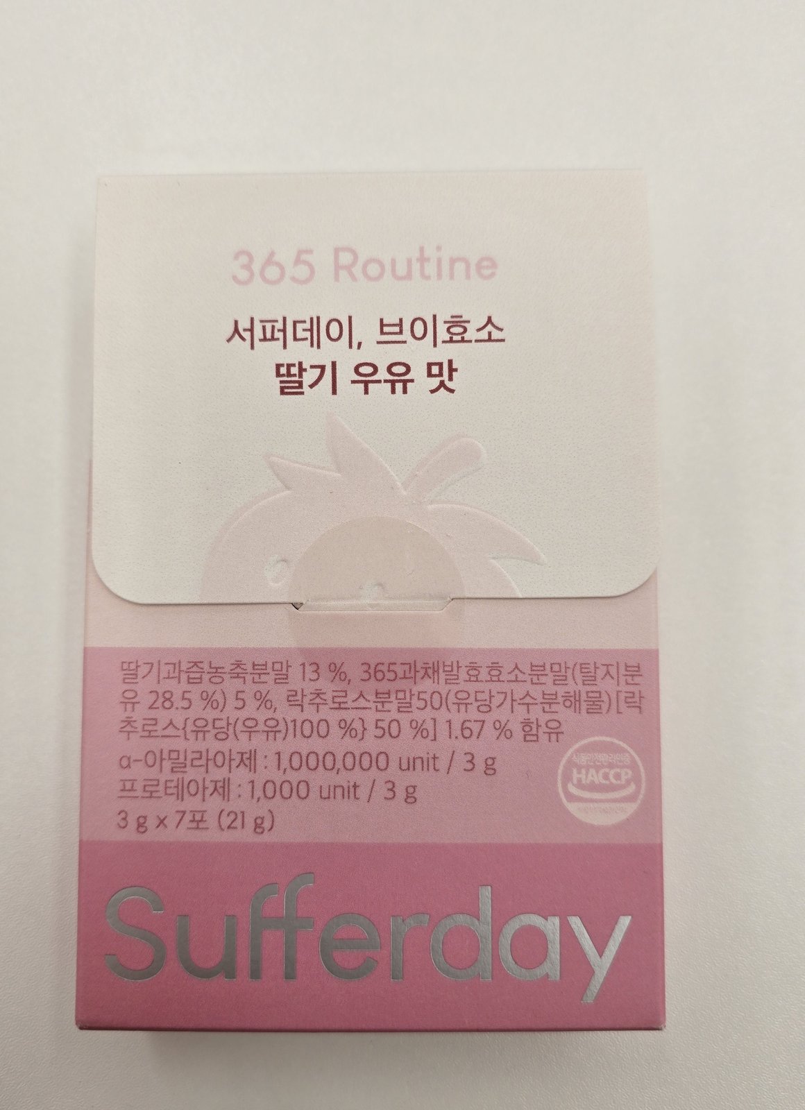 서퍼데이 브이효소 딸기 우유 맛 7포 박스 정면 표기